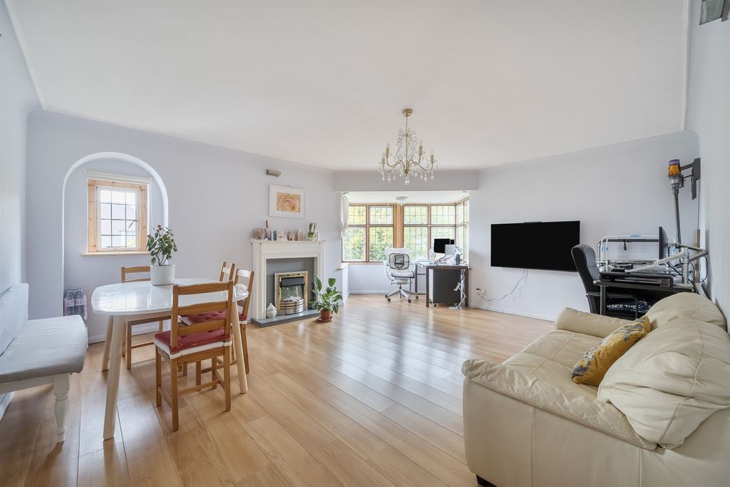 Property photo 3 of 11