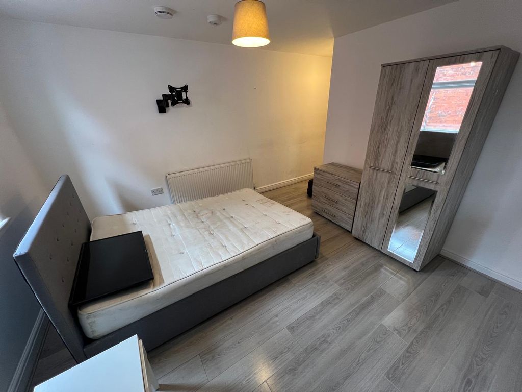 Property photo 2 of 4 77Cff4c7-1265-4400-A83c-d7927Dff3B1B