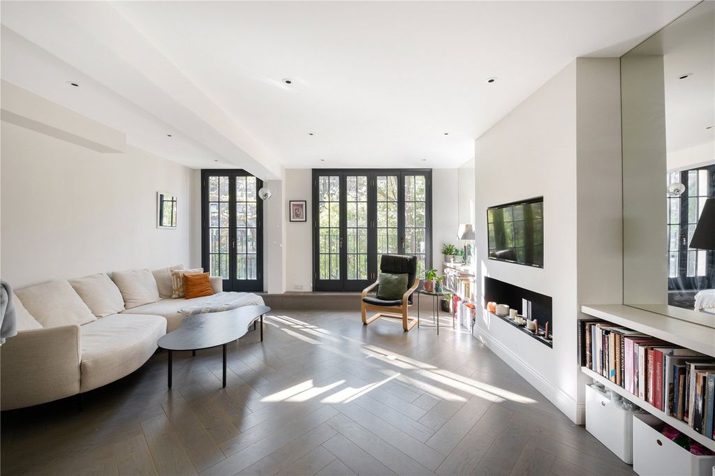 Property photo 2 of 20 Picture No. 11