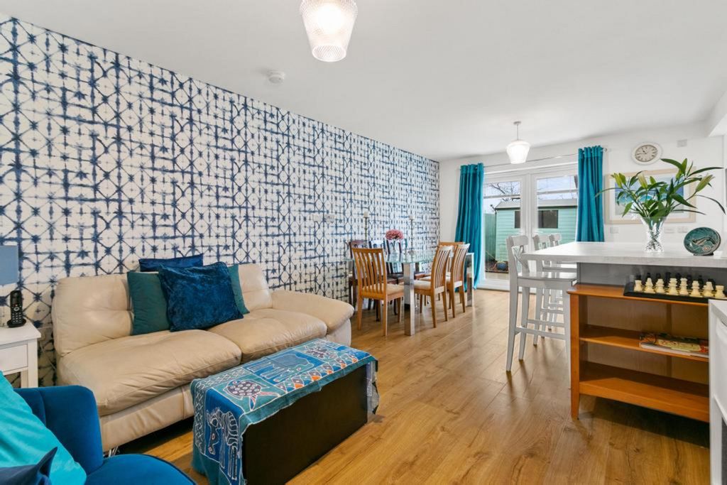 Property photo 2 of 28