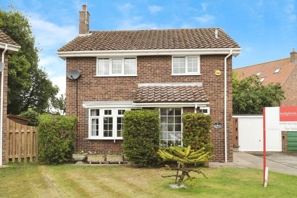 Property photo 1 of 17 Front Of House