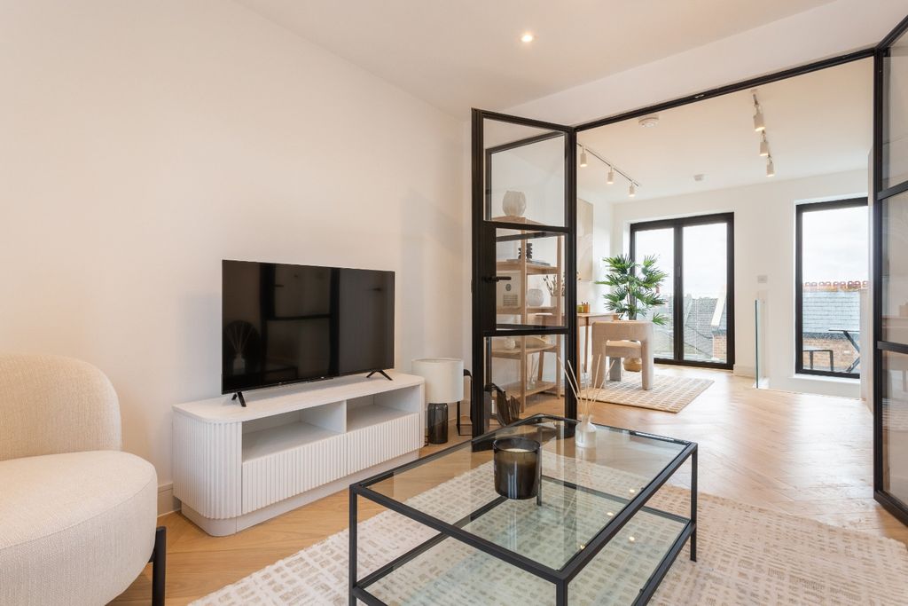 Property photo 2 of 23 4618713