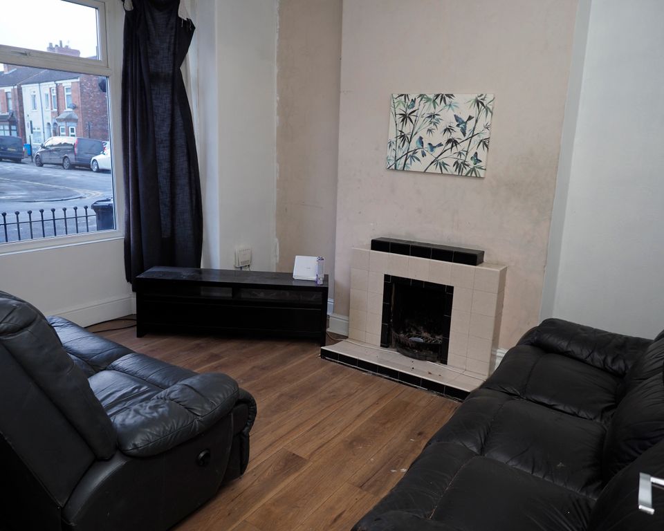 Property photo 2 of 19 Lounge