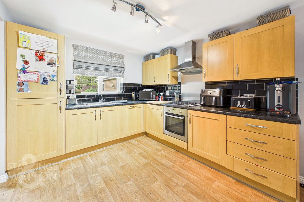 Property photo 3 of 25