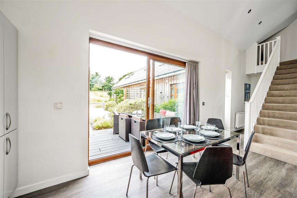 Property photo 3 of 20 Dining Area