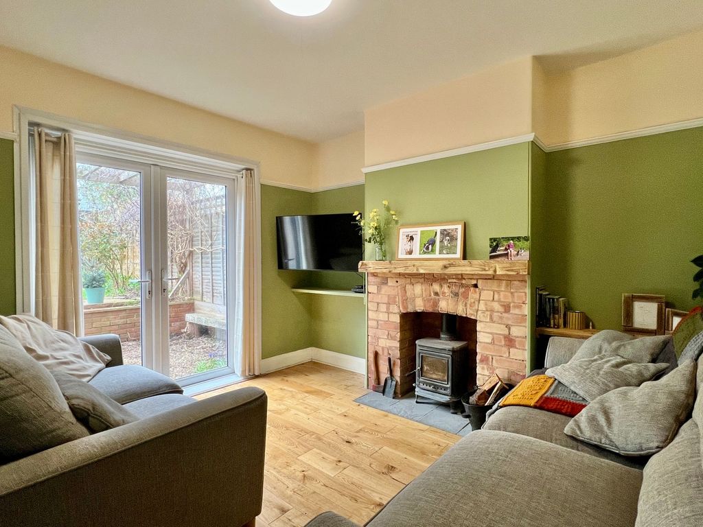 Property photo 2 of 21 Living Room