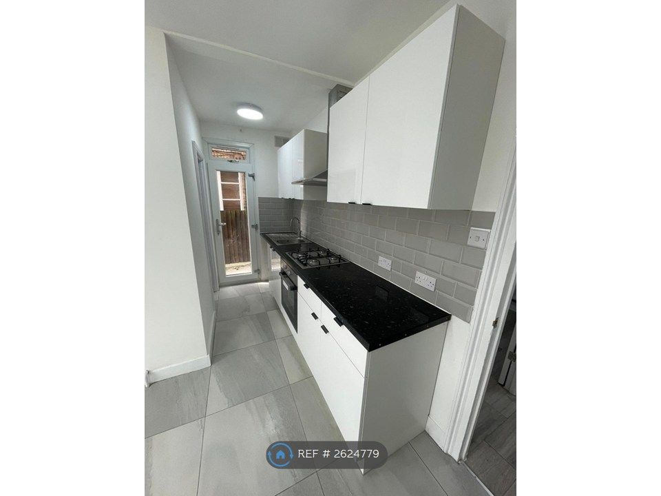 Property photo 1 of 10 Kitchen