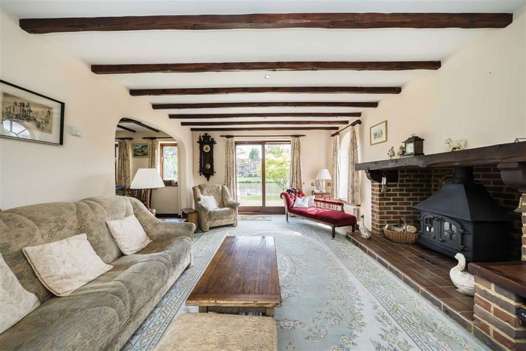 Property photo 3 of 8