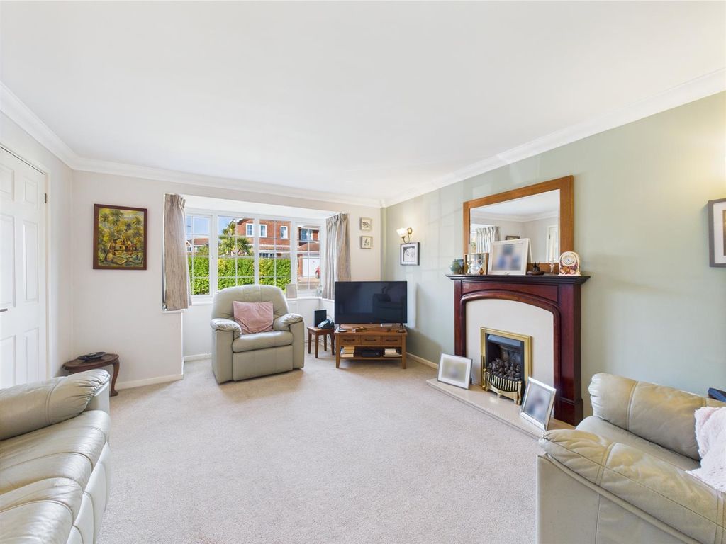 Additional image 4 of 4 bed detached house for saleChatsworth Avenue, Telscombe Cliffs, Peacehaven BN10