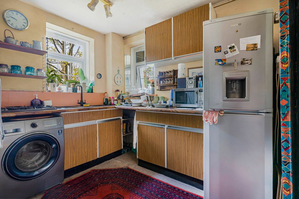 Property photo 3 of 12 Kitchen