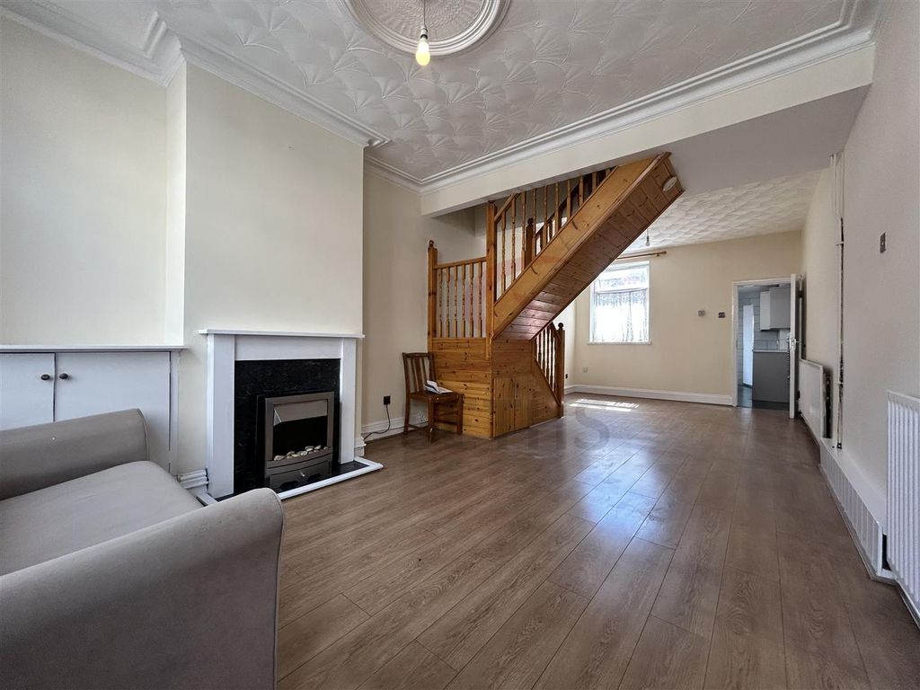 Property photo 2 of 17 Lounge/Dining Room