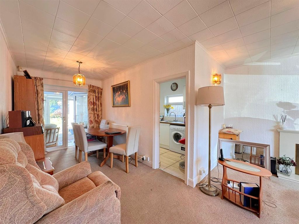 Property photo 3 of 10 Lounge / Diner