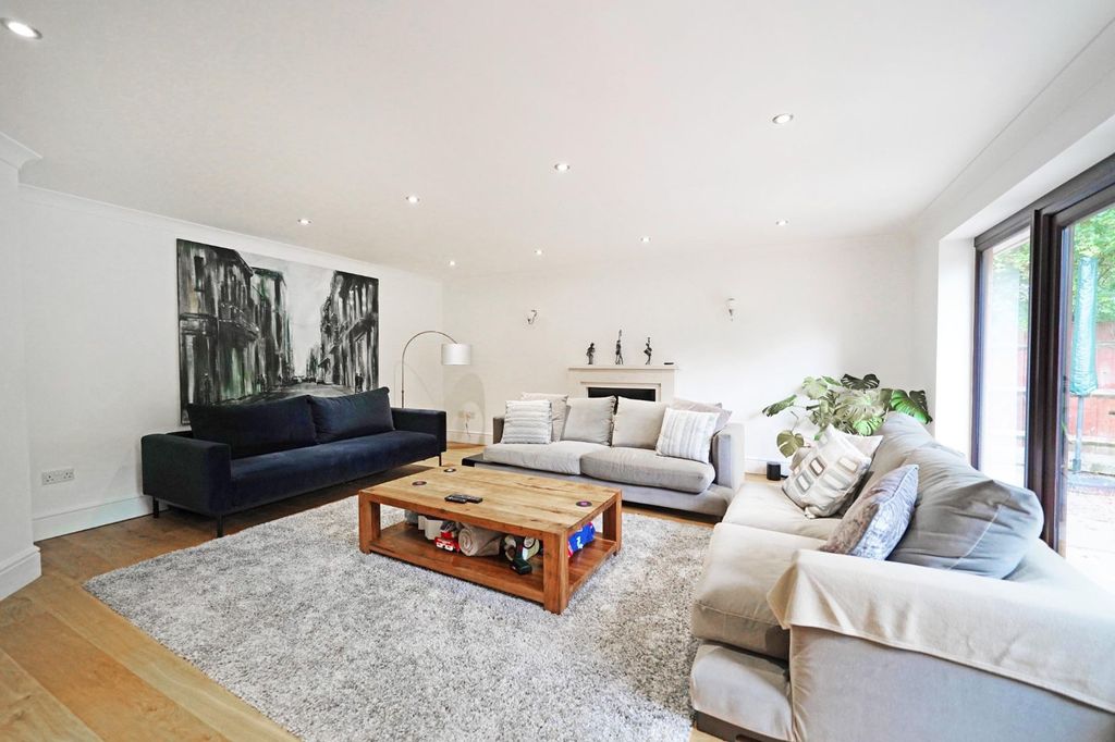 Property photo 3 of 26 Picture No. 04