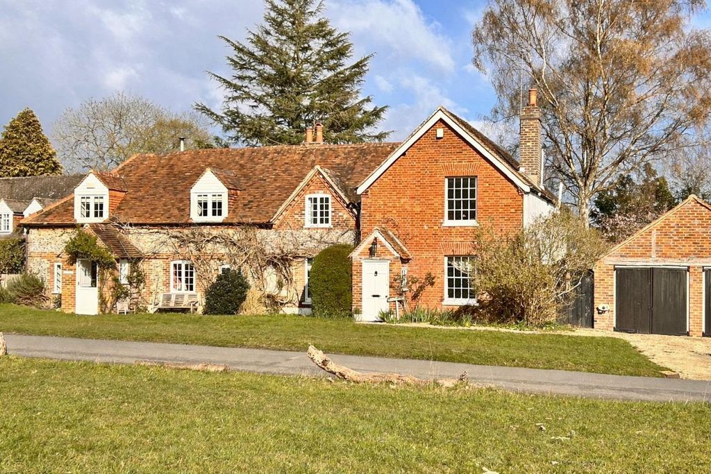 Property photo 1 of 24 Wheelwrights, Northend