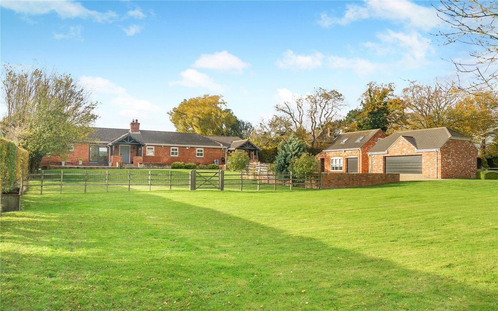 Property photo 1 of 20 Holton Grange Court