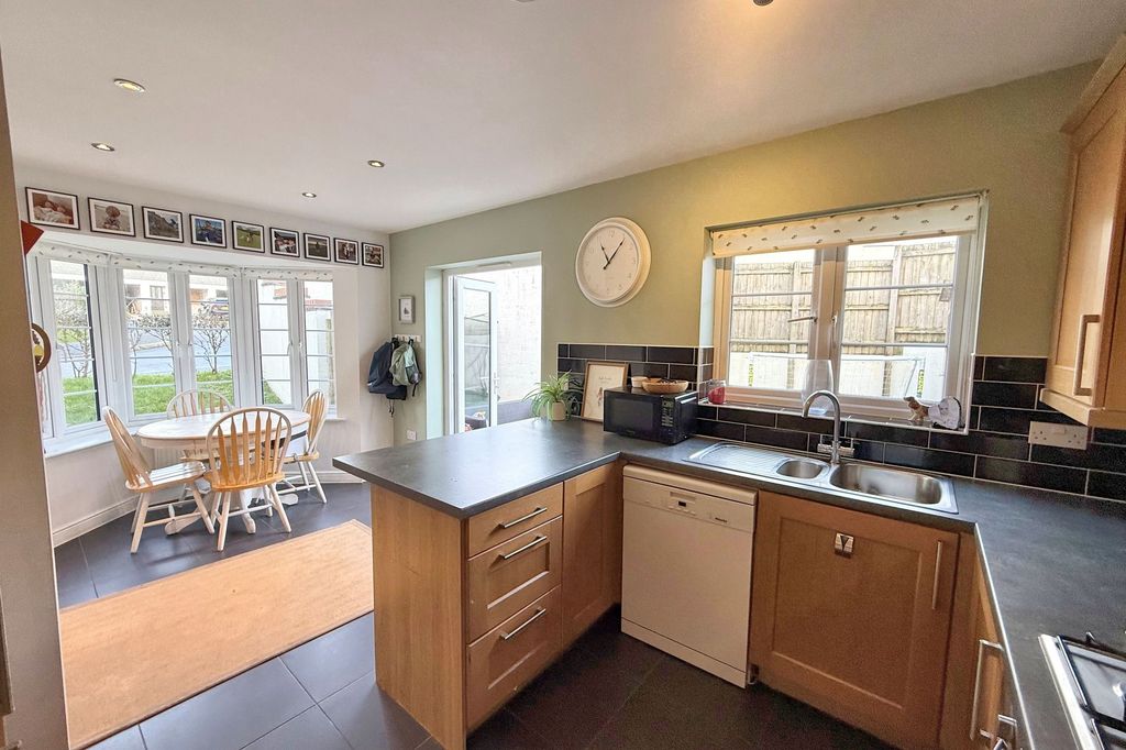 Additional image 4 of 3 bed detached house for saleRound Ring Gardens, Penryn TR10