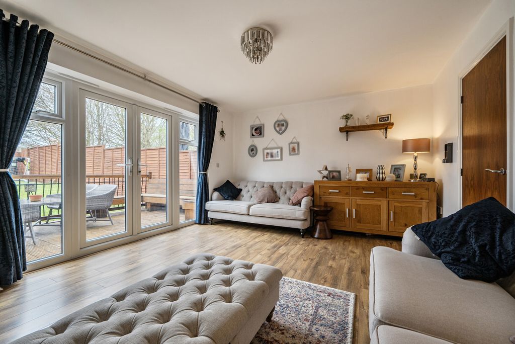 Property photo 2 of 21 1434595-10-69c675...