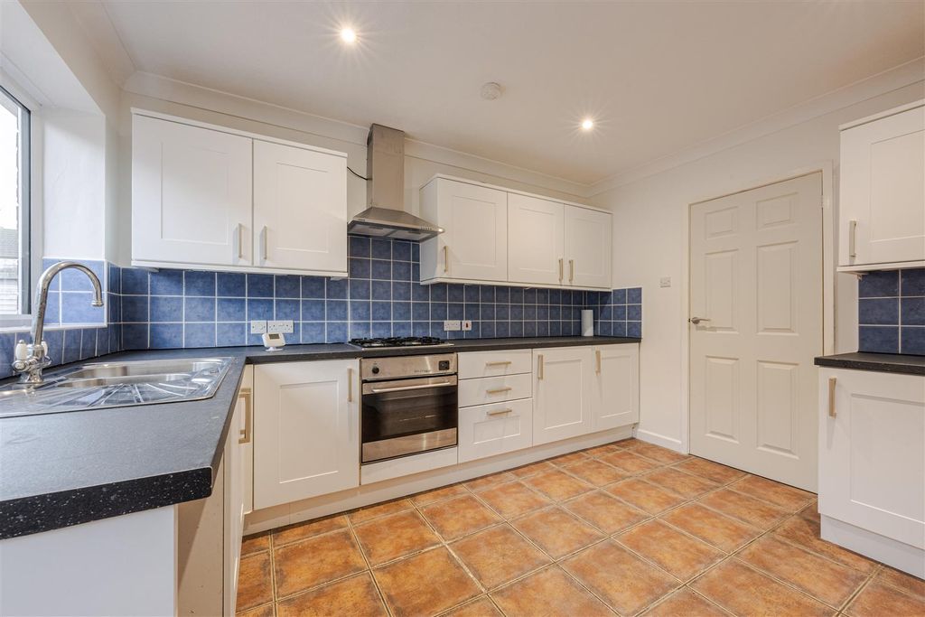 Property photo 3 of 13 Kitchen