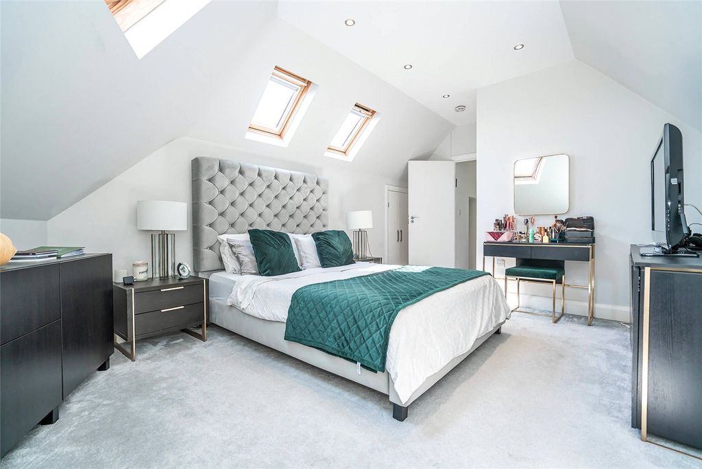 Property photo 1 of 15 Bedroom 3 C