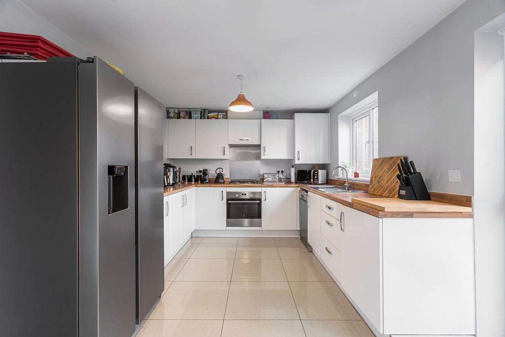 Property photo 2 of 16 Kitchen