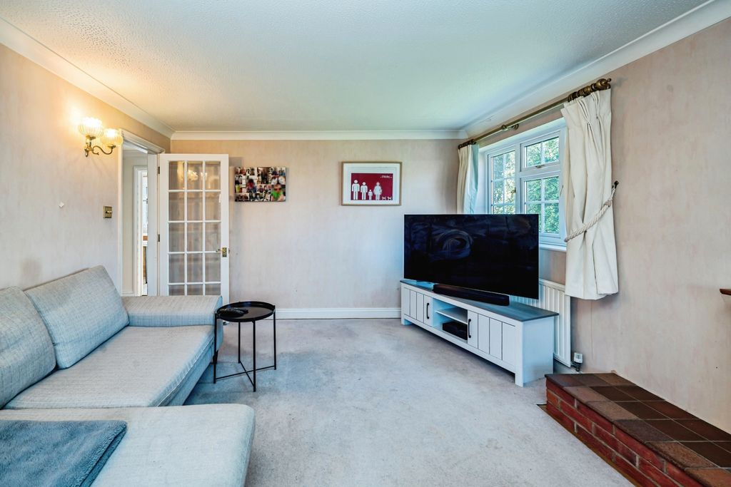 Property photo 3 of 23 14Cavendishclose-9