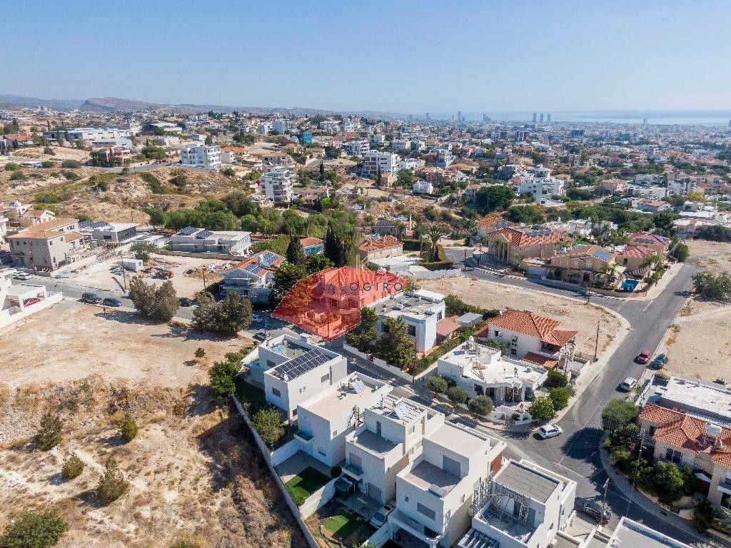 Property photo 1 of 41