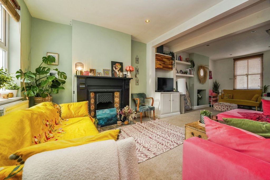 Property photo 2 of 17 Living Room