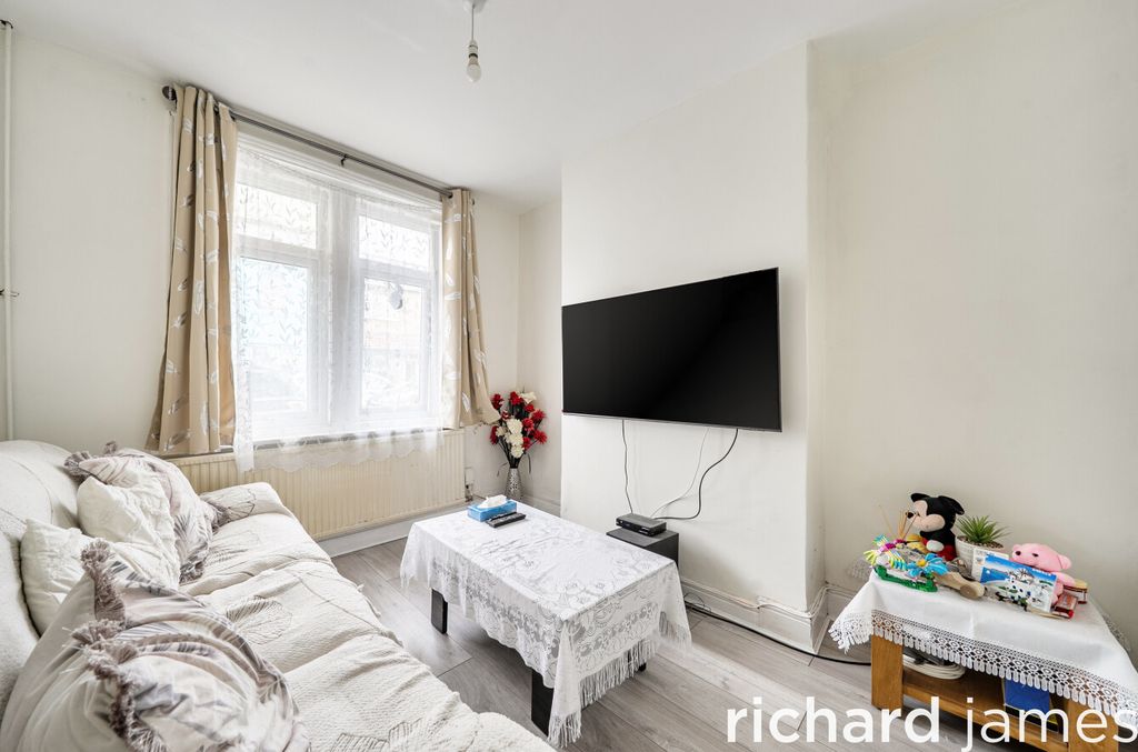 Property photo 1 of 10 3369c551680A48F9A7d3c817Eb37ce18