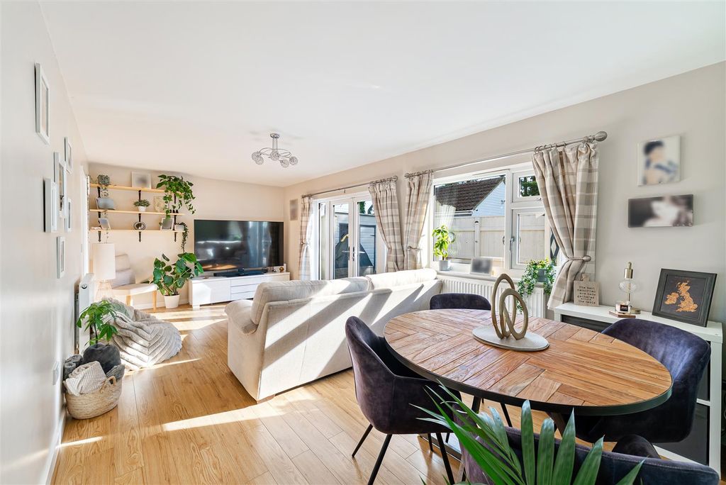 Property photo 2 of 11 Living Room