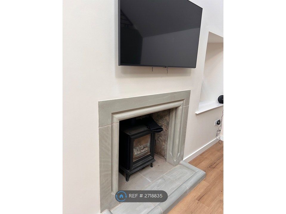 Property photo 3 of 9 Fireplace