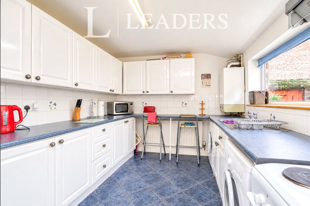 Property photo 3 of 5 Kitchen