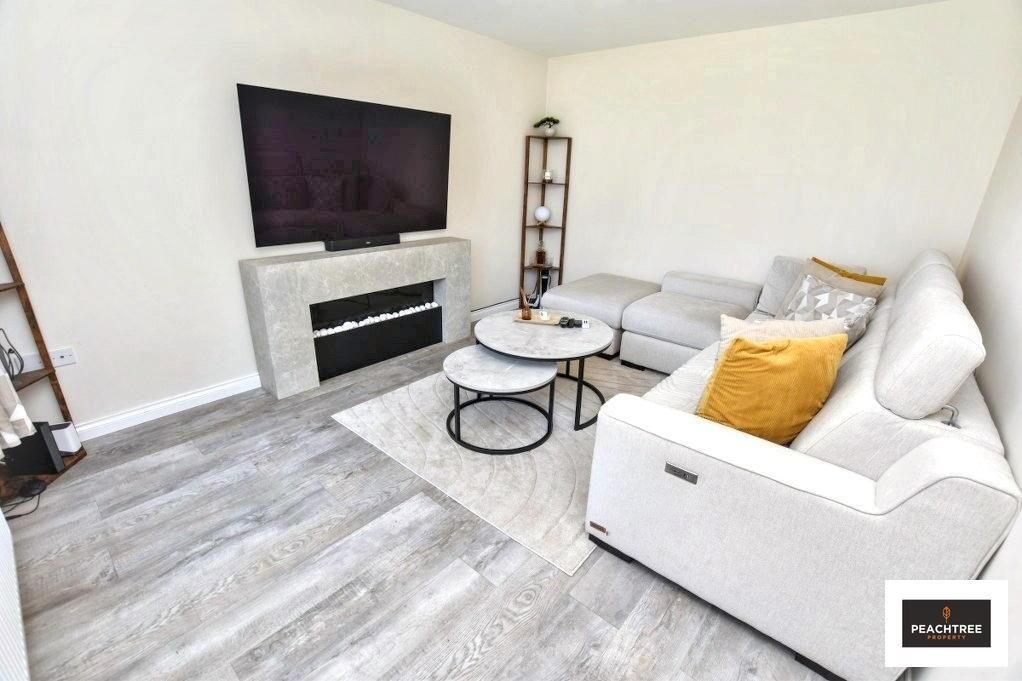 Property photo 3 of 25 Living Room