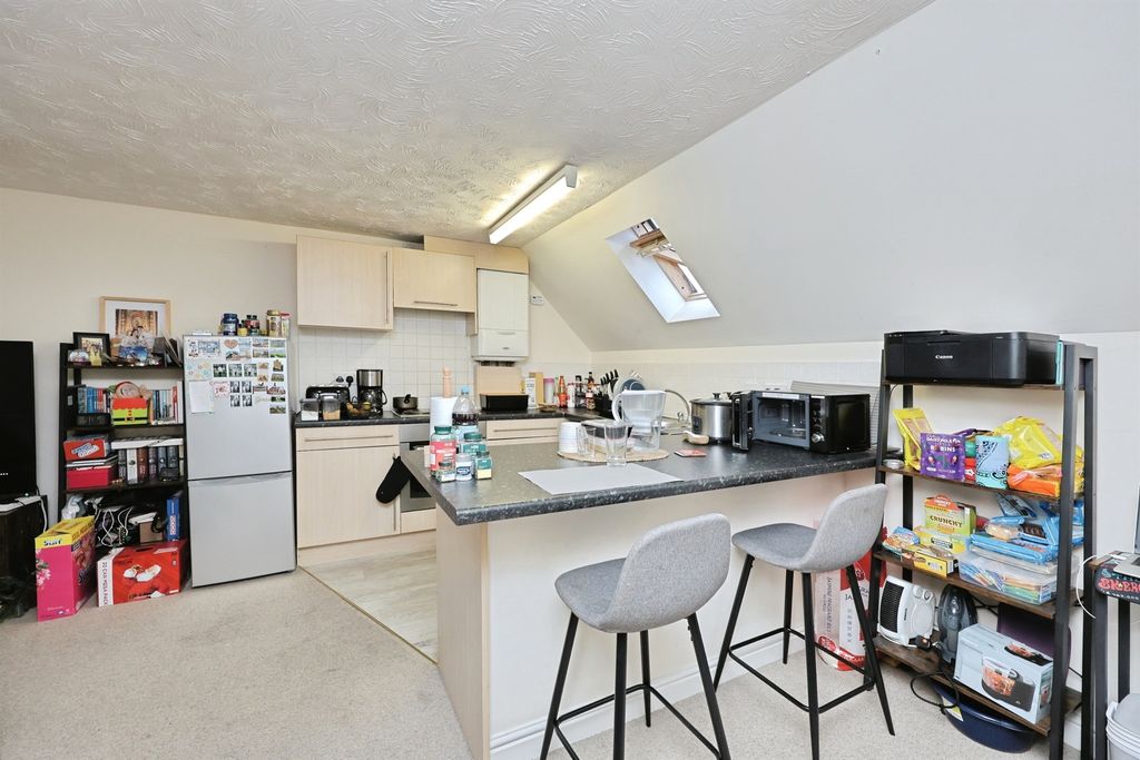 Property photo 3 of 24 Number 6