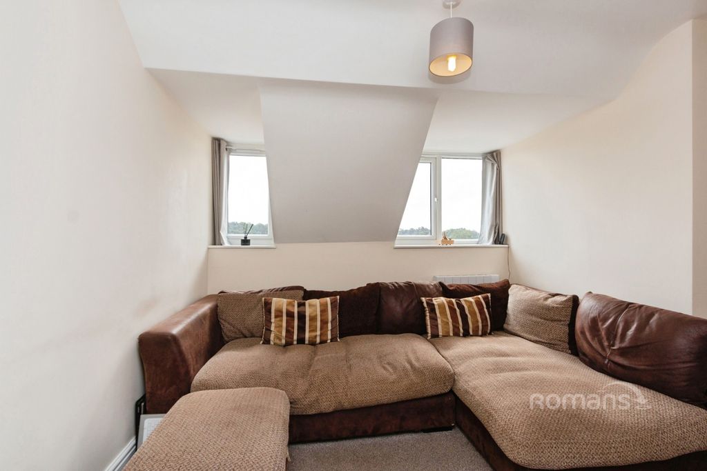 Property photo 3 of 8 Pbox-Img.Jpg