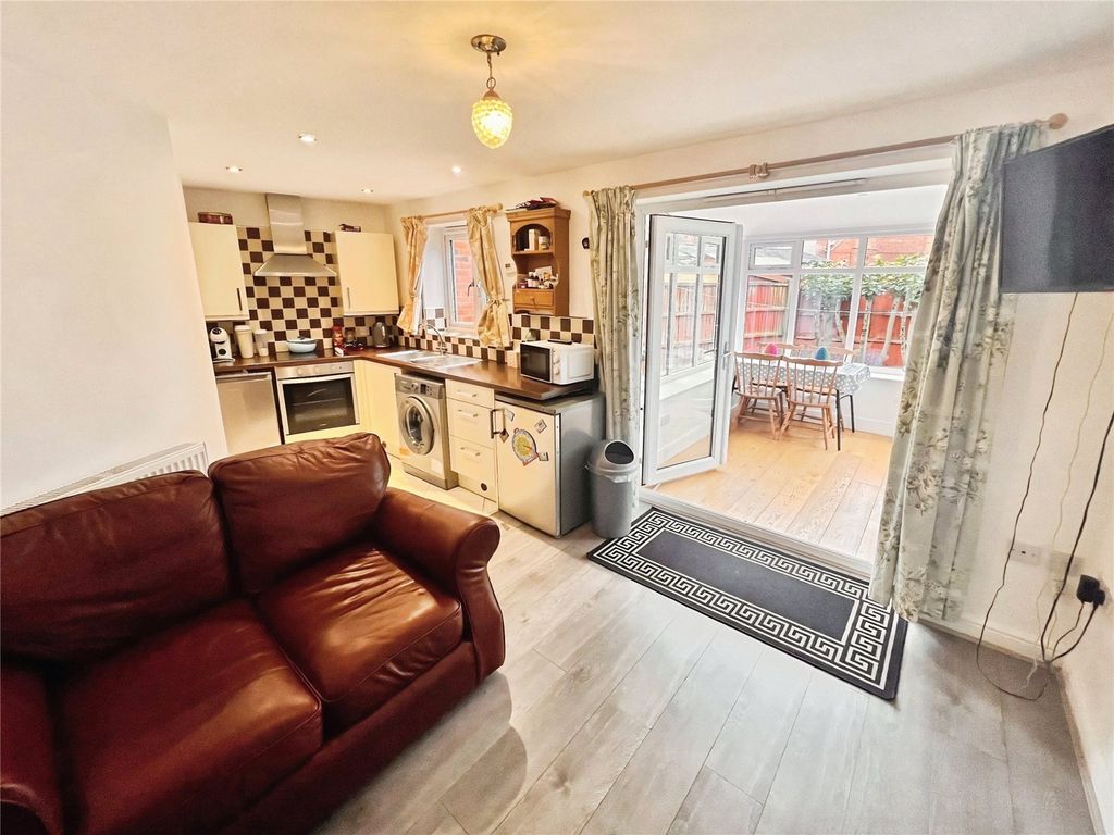 Property photo 2 of 19 Lounge/Kitchen