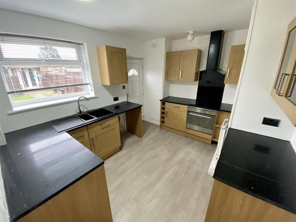 Property photo 3 of 9 Kitchen