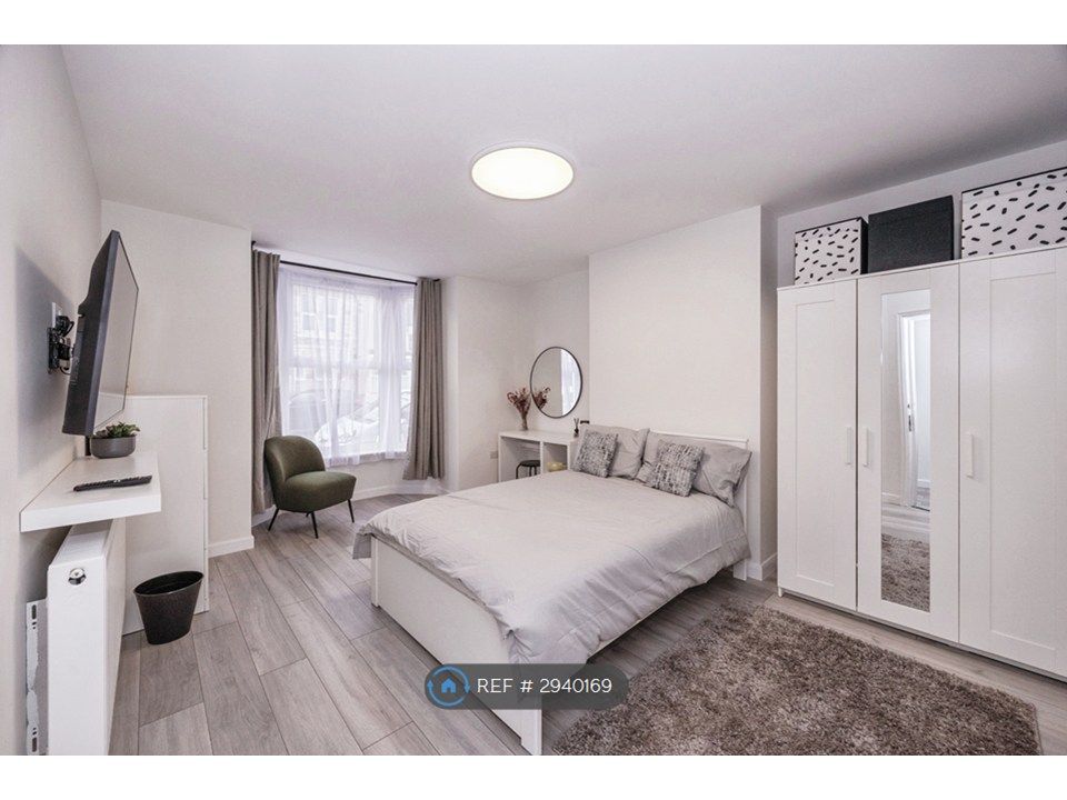 Property photo 1 of 18 Bedroom 1