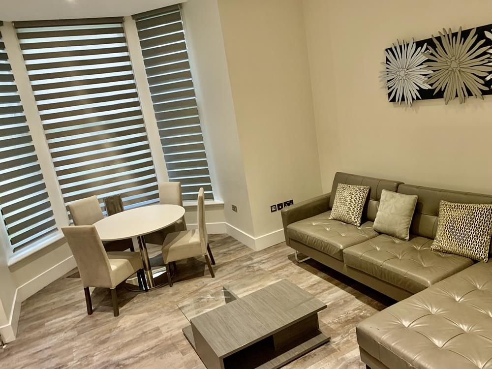 Property photo 1 of 11 Lounge 3