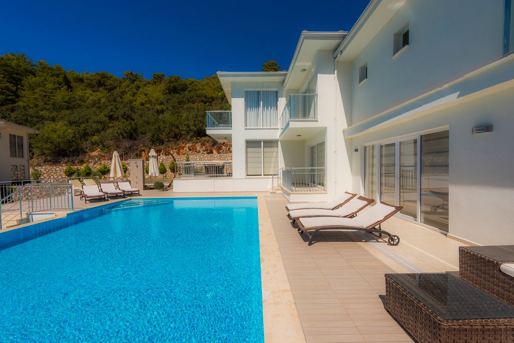 Property photo 3 of 13 Luxury 6-Bed Ovacik Villa - Close To The Forest