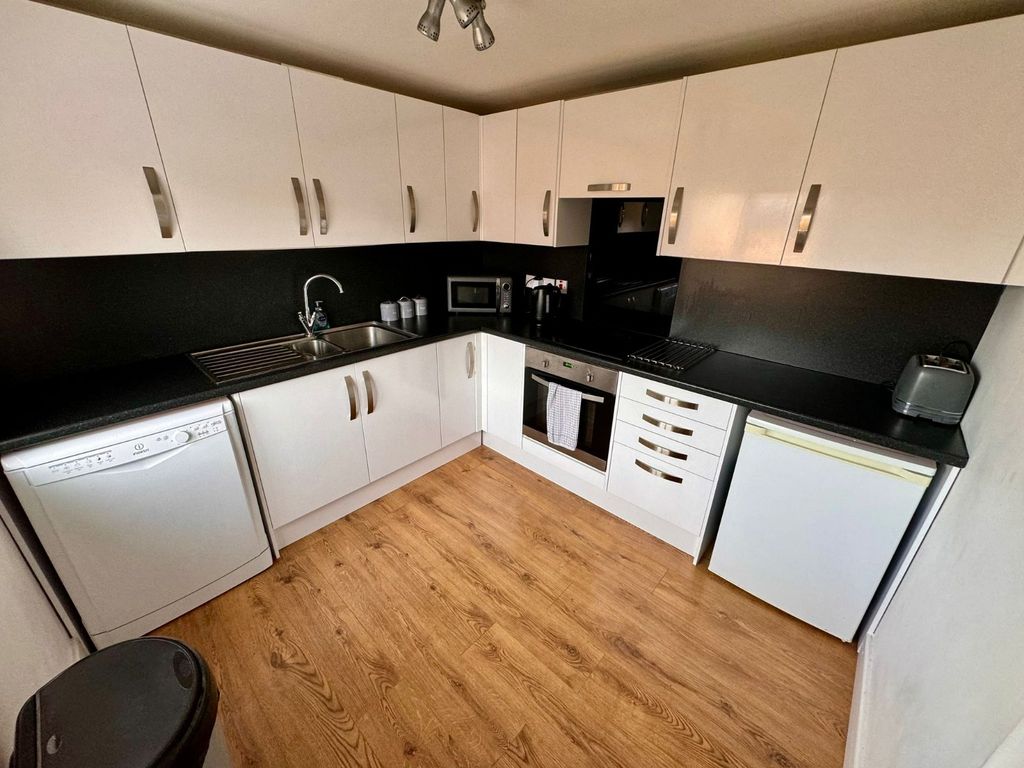 Property photo 2 of 18 Picture No. 35