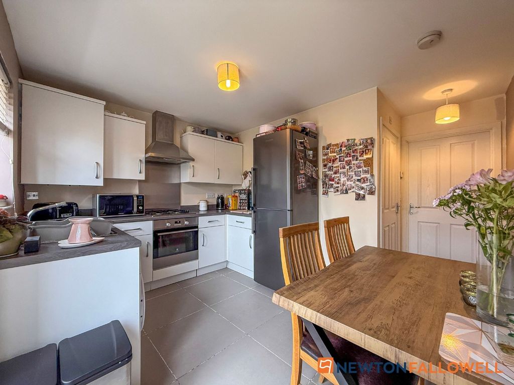 Property photo 2 of 16 Breakfast Kitchen