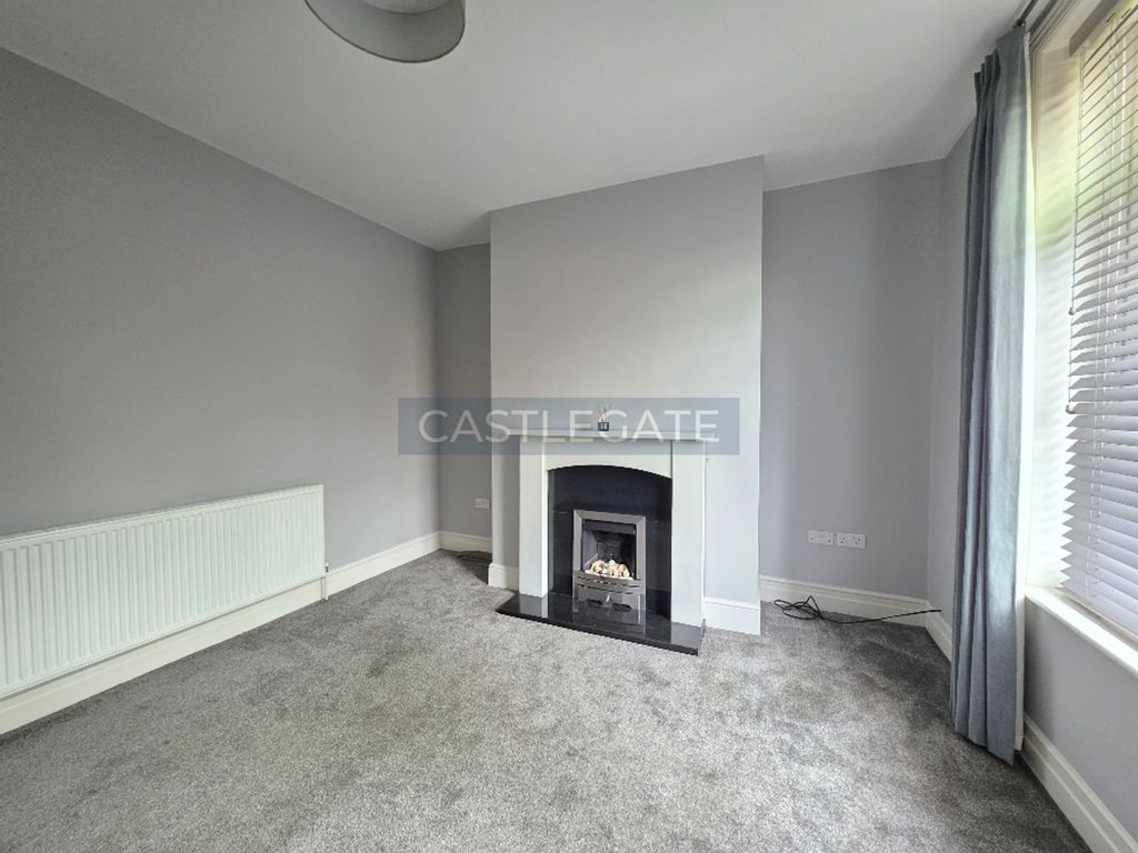 Property photo 2 of 19 10 Thornhill Avenue, Lindley, Huddersfield, HD3 3Dr (2)