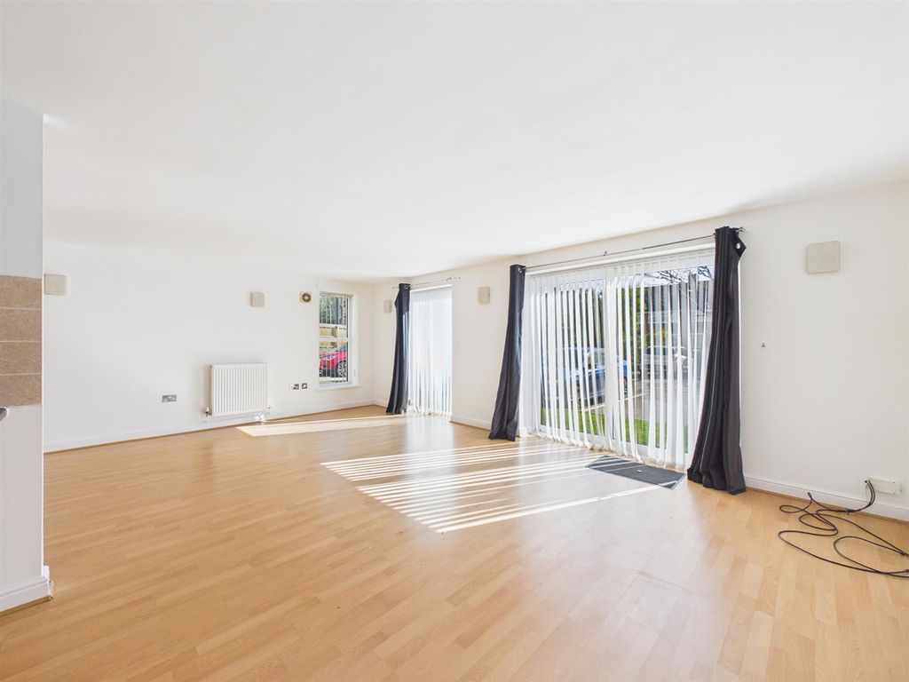 Property photo 3 of 27 Cam03844G0-Pr0421-Still002.Jpg