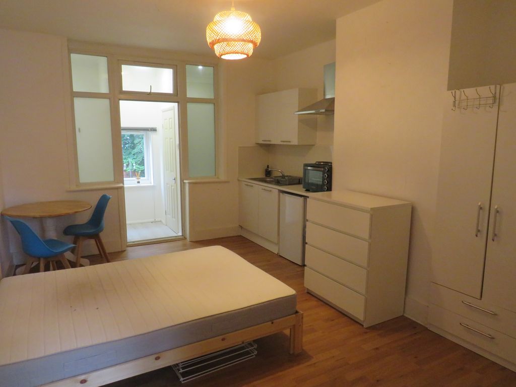 Property photo 1 of 7 Photo 3