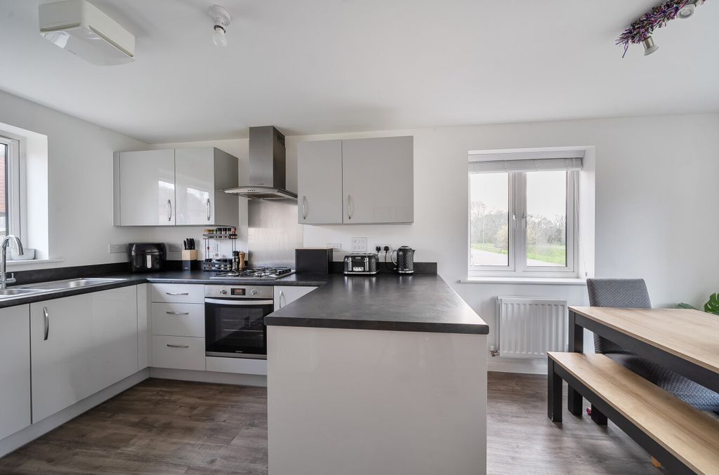 Property photo 3 of 13 1423517-24-69B063...