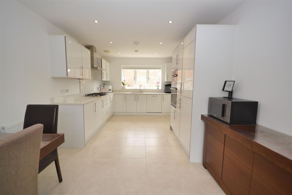 Property photo 2 of 19 2 (86).Png