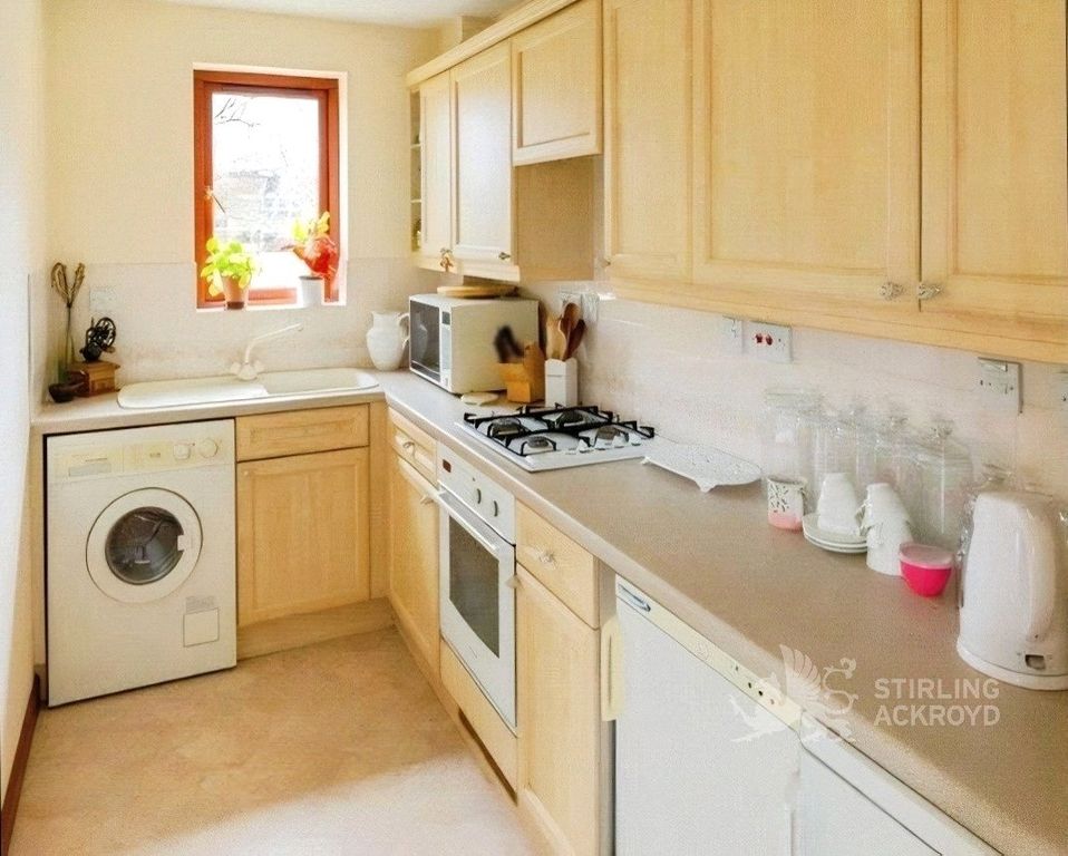 Property photo 2 of 9 Kitchen