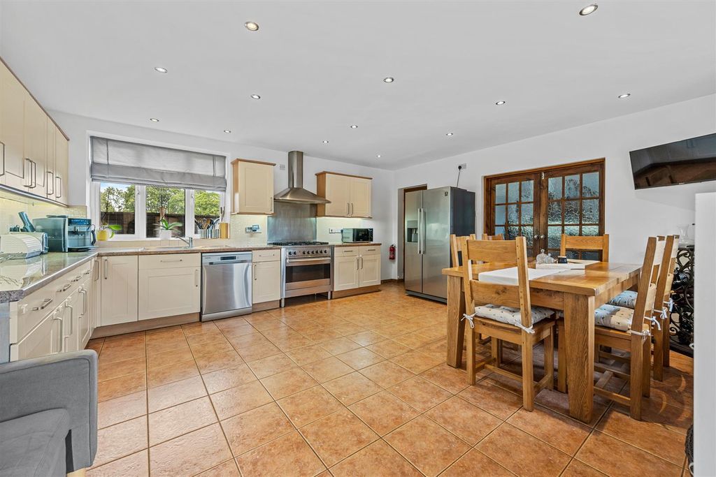Property photo 3 of 38 Kitchen/Dining Room