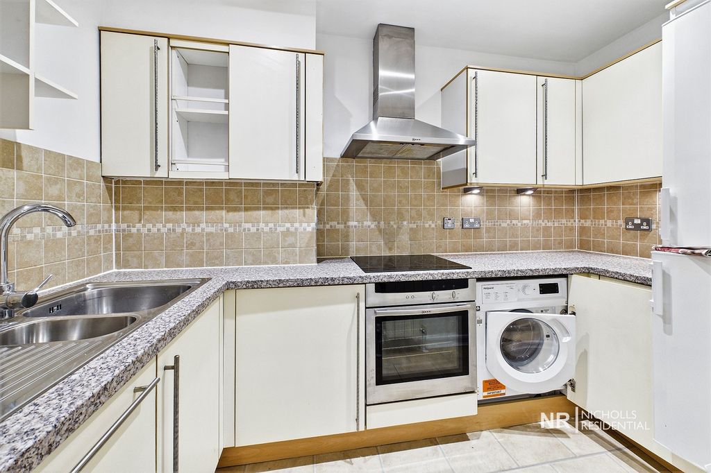 Property photo 2 of 10 Kitchen