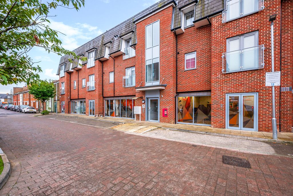 Property photo 1 of 8 External